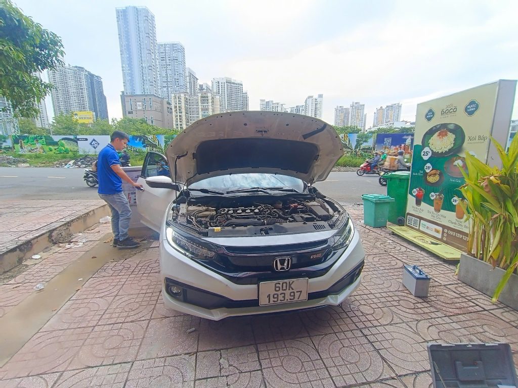 Thay acquy cho xe Honda Civic